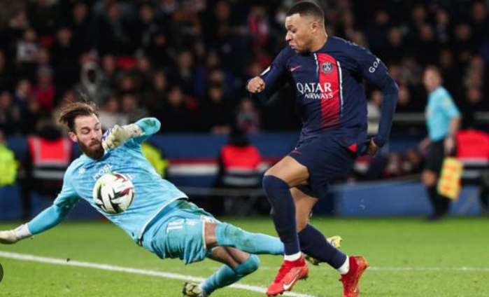 Kylian Mbappé redder dagen, da Paris Saint-Germain afslutter 2023 med et brag